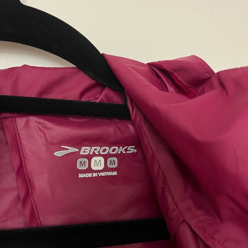 Brooks Running Windbreaker - Picture 5 of 5